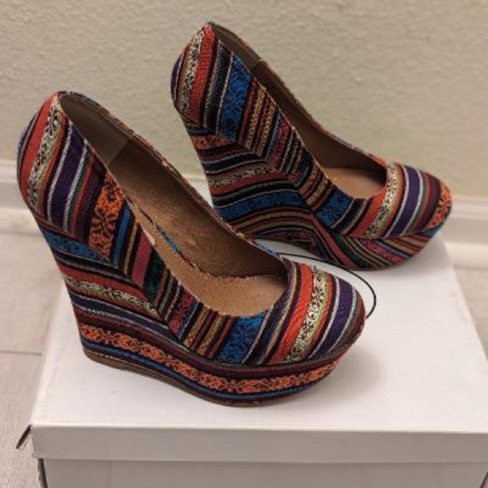 Steve Madden "Pammy" Wedge, size 6.5